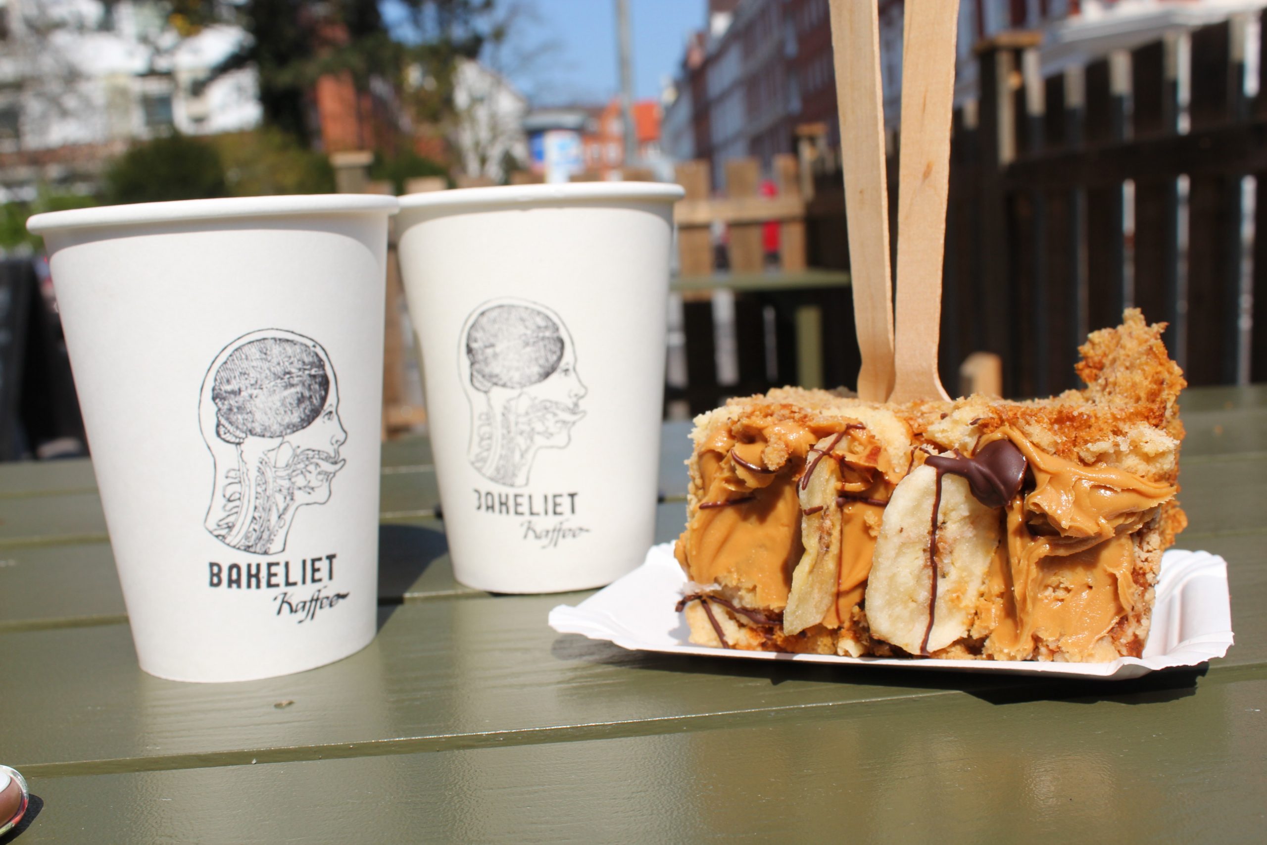 Picture of Bananabread and coffee of Bakaliet Café