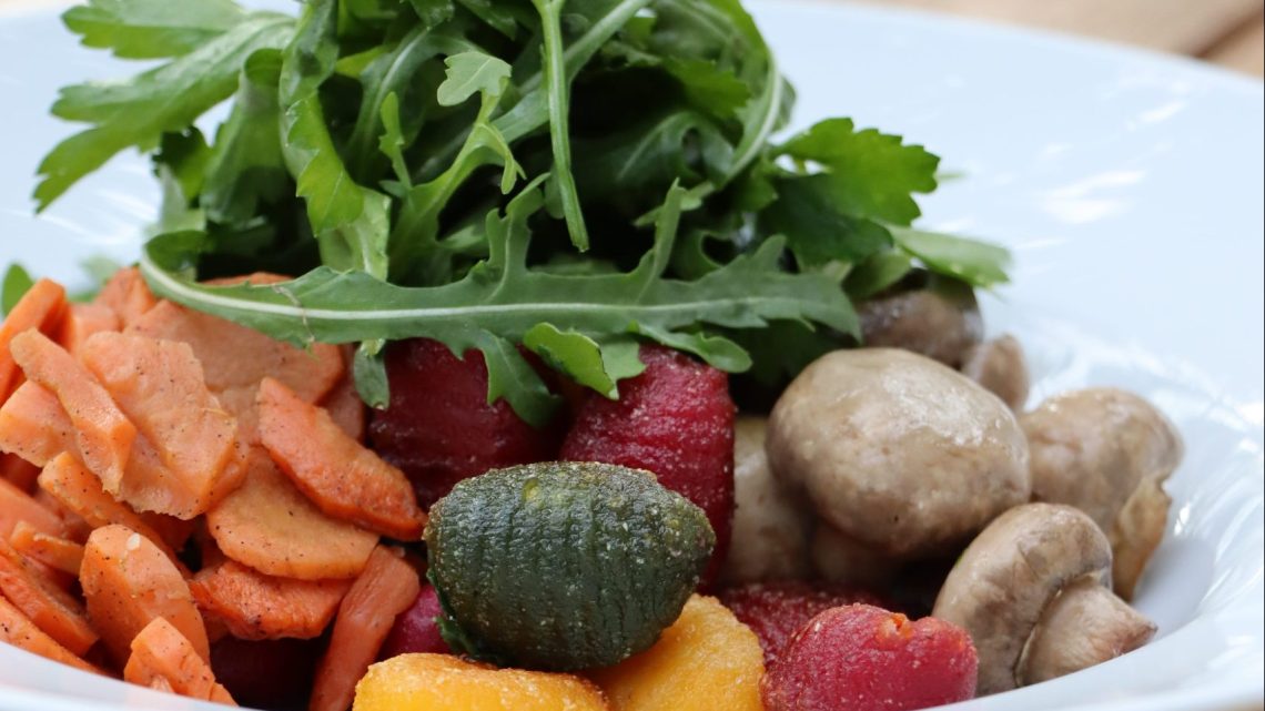 Gnocchi Bowl with beetroot-spinach-gnocchi, carrots, mushrooms, wild garlic and rocket