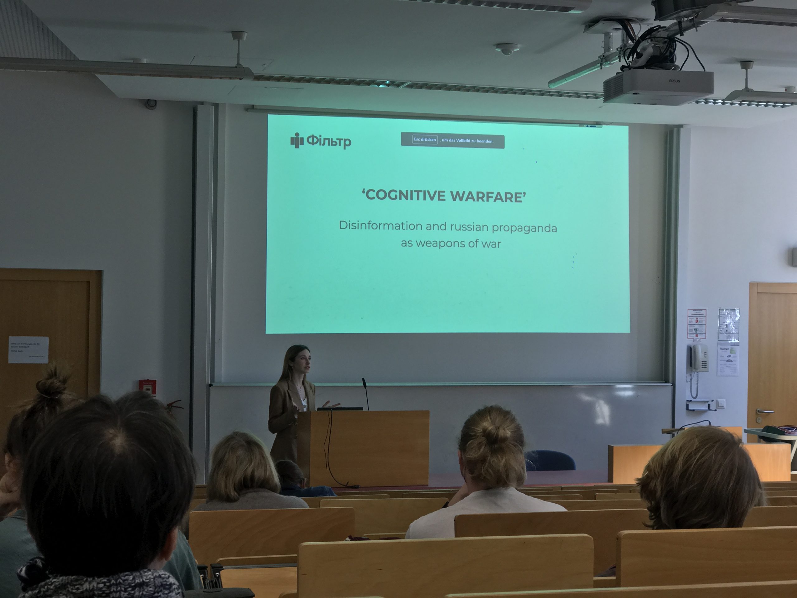 Valeria Kovtun giving a lecture on Russian propaganda and disinformation at FH Kiel (Photo: Deividas Kubikis)